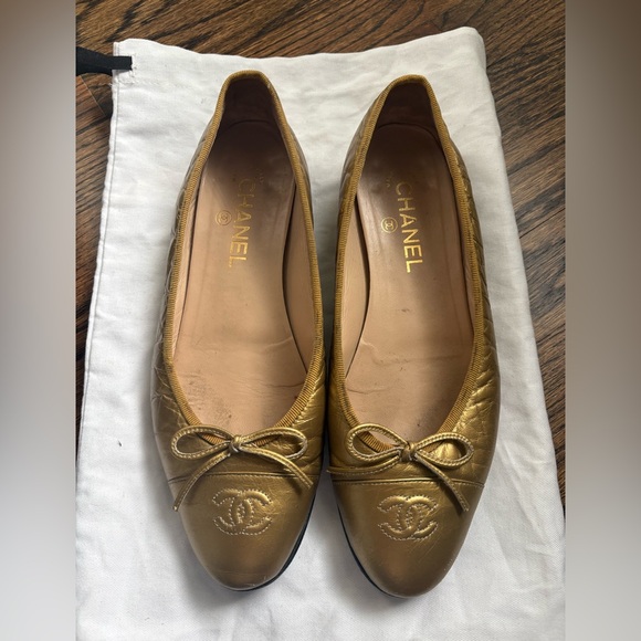 CHANEL Metallic Gold Flats with Bow - Picture 1 of 6